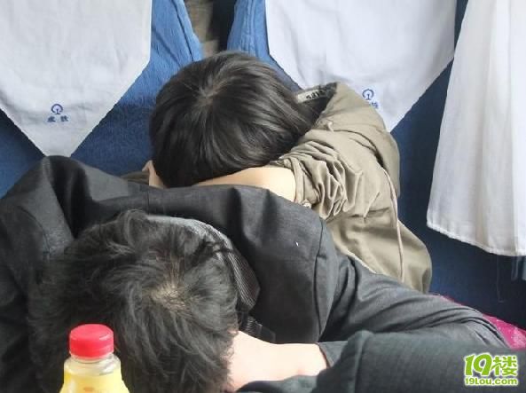 亲眼见<em>丑男身边美女</em>相伴 你们自己看吧-爆料-绍