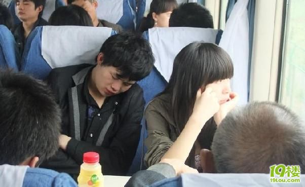 亲眼见<em>丑男身边美女</em>相伴 你们自己看吧-爆料-绍