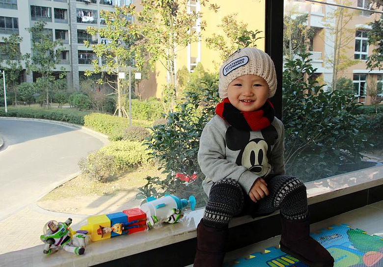 【欢逊宝宝秀】~小皓子不能出门窝里秀冬装~