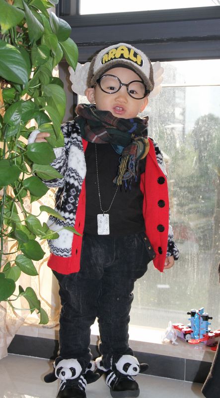 【欢逊宝宝秀】~小皓子不能出门窝里秀冬装~