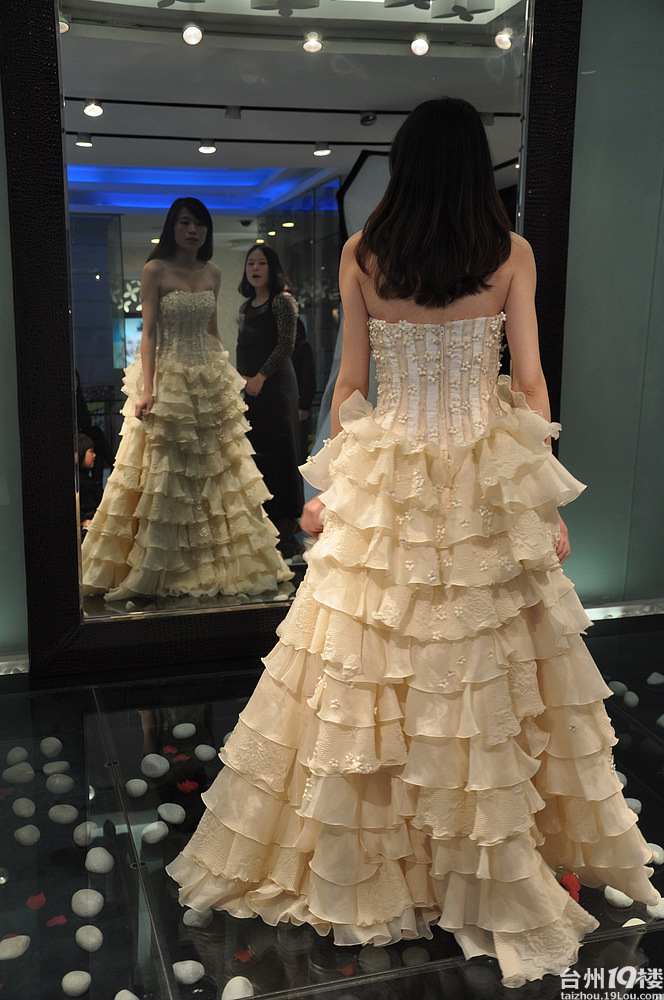 【第8季试婚纱】巴黎春天试纱归来 品鉴婚纱让