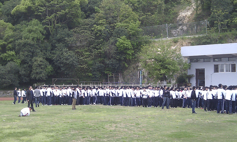 泽国中学进行了一次消防灭火和逃生的演练