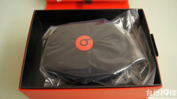 HTC one x 开箱美图鉴赏Beats耳机华丽现身!-时