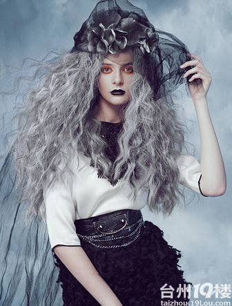 黑天鹅与白天鹅 谁是最美的礼服诱惑-婚庆喜宴