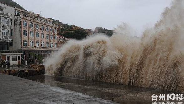 温岭市石塘镇沿海 台风“海葵”掀起巨浪-早知道-讲白搭-台州19楼
