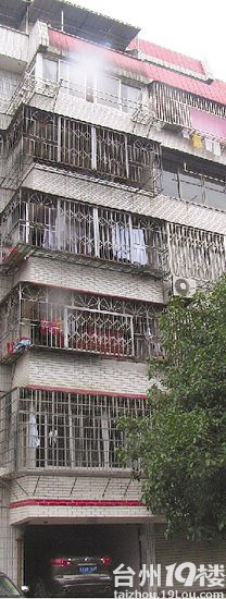 台州一大妈托举坠楼男孩40分钟 忍不住尿了裤