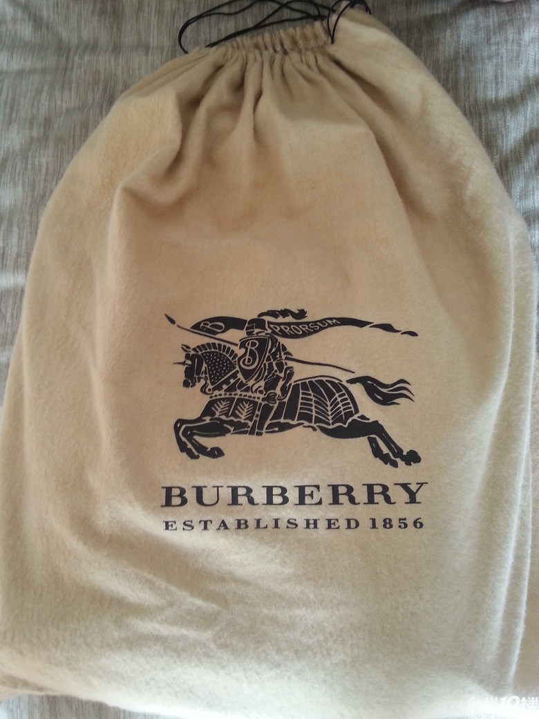 香港买了一个burberry包,结果老婆不喜欢-时尚
