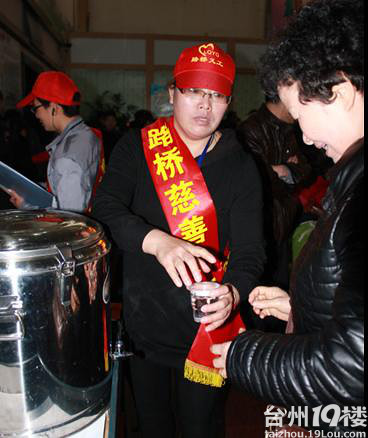 路桥慈善义工春运服务队活动第二天报道-我要