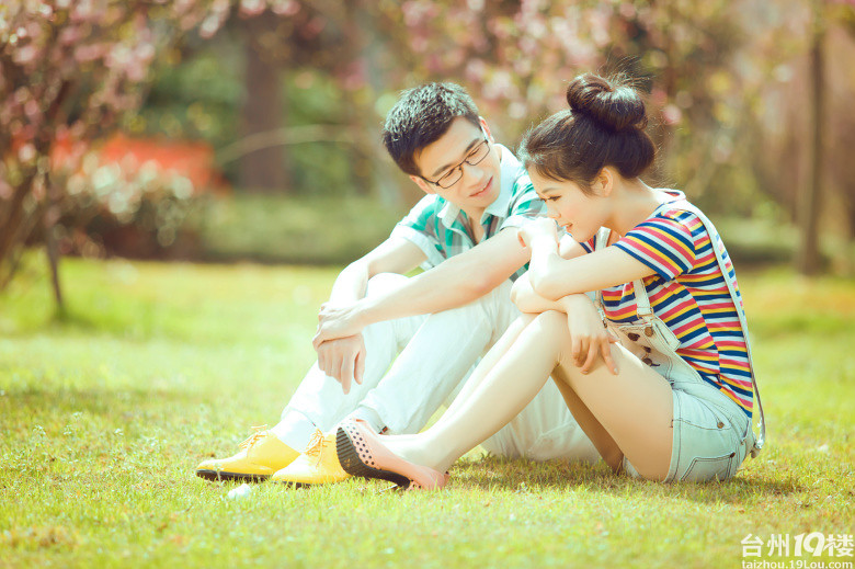 亲 !你们有木有想看看我滴照片 . 有点不好意思