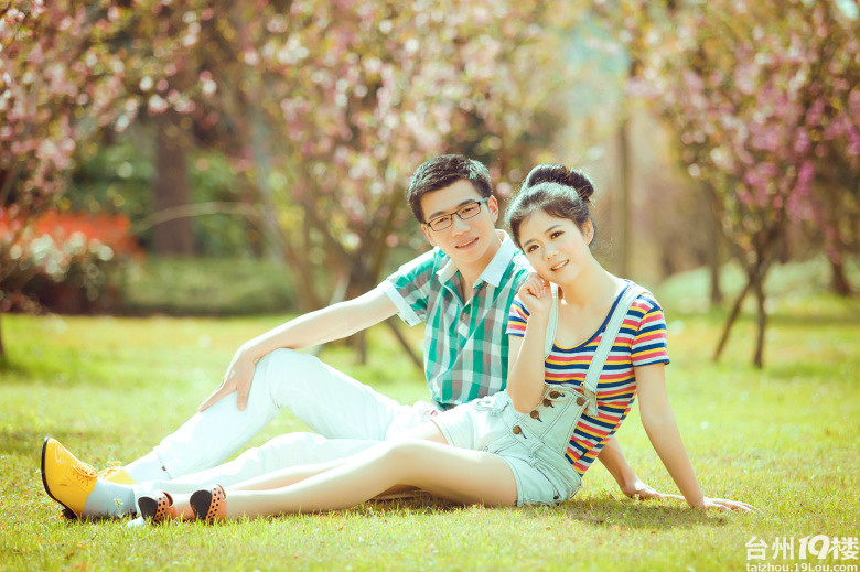 亲 !你们有木有想看看我滴照片 . 有点不好意思