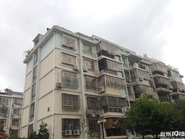 还路桥区墙里贺村新安小区宁静整洁的面貌-现