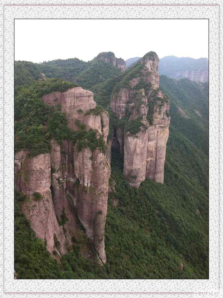 中国野人网十八日参加神仙居万人登山活动-活