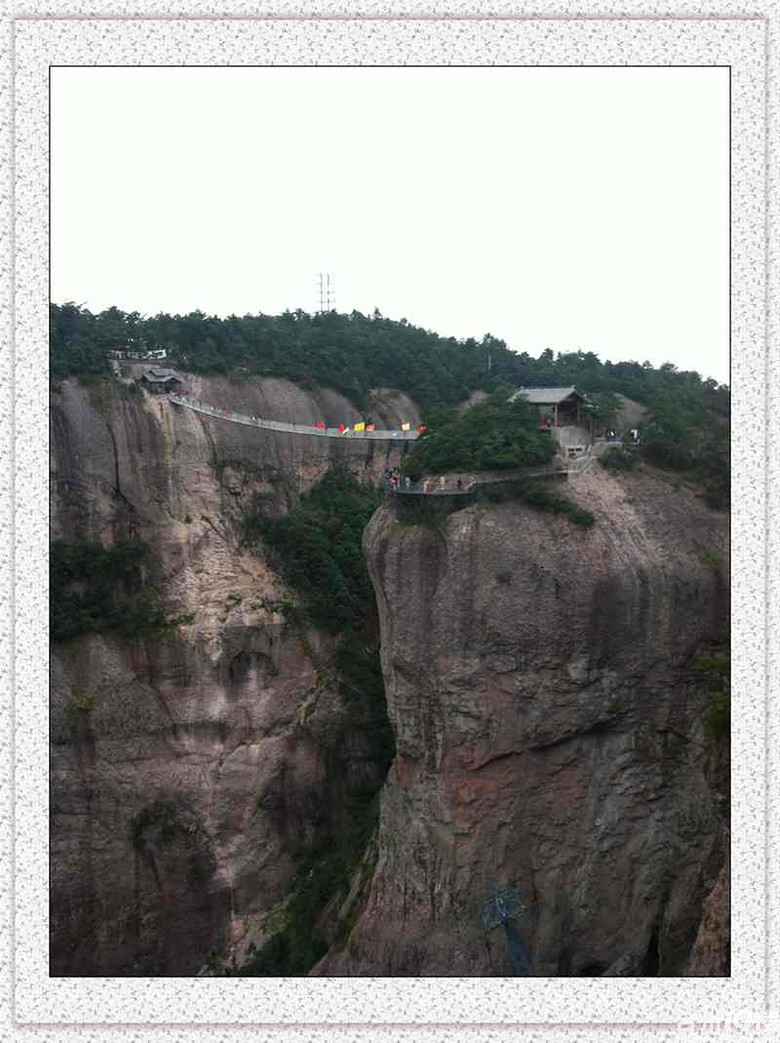 中国野人网十八日参加神仙居万人登山活动-活