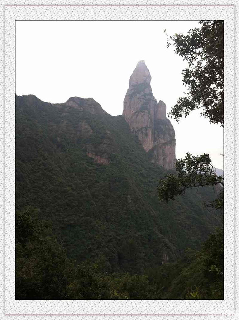 中国野人网十八日参加神仙居万人登山活动-活