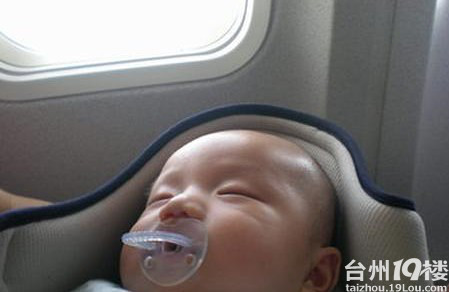 带0-1岁宝宝坐飞机妈妈必备用品大全