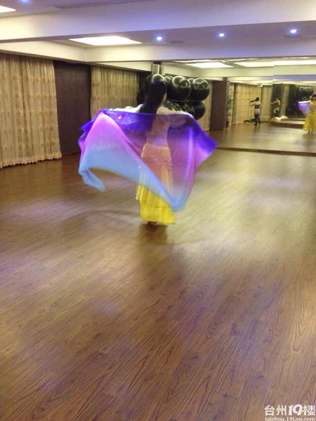 初试纱巾舞-活动-情感生活-台州19楼