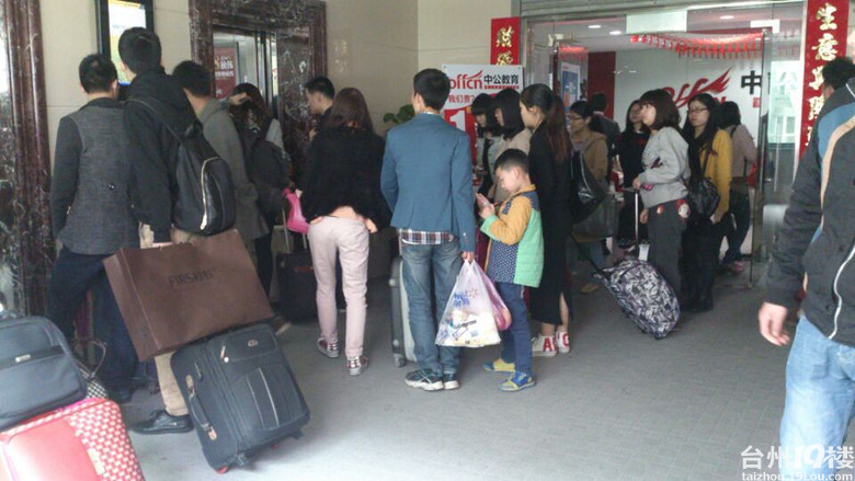 我去!浙江公务员面试报班了也太火爆了吧!-教育