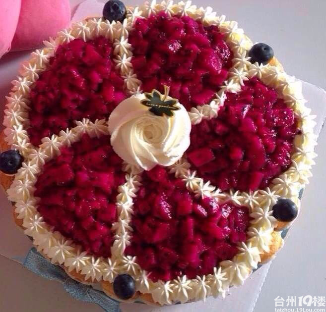 一个朋友精心制作的各种千层蛋糕,好有爱啊-我