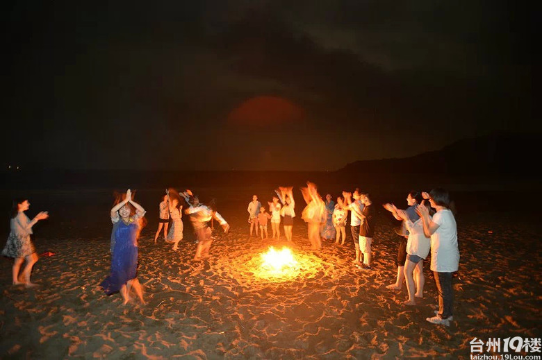 夏季还去象山鹤浦大沙沙滩放孔明灯吃海鲜去-
