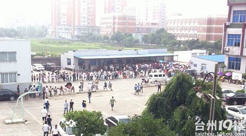 玉环:外地驾驶证转入业务办理窗口被挤爆-我听