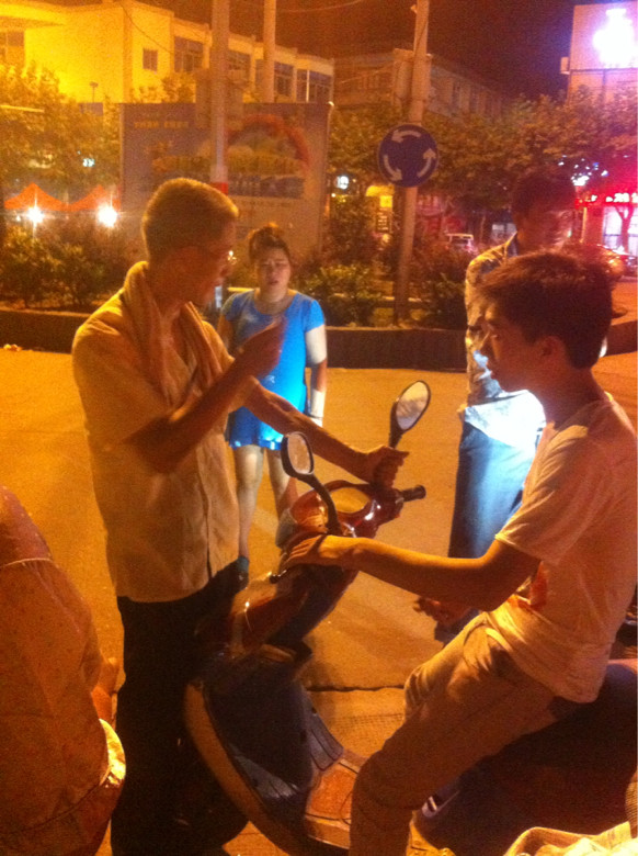 金清假交警拿刀查车-讲白搭-台州19楼