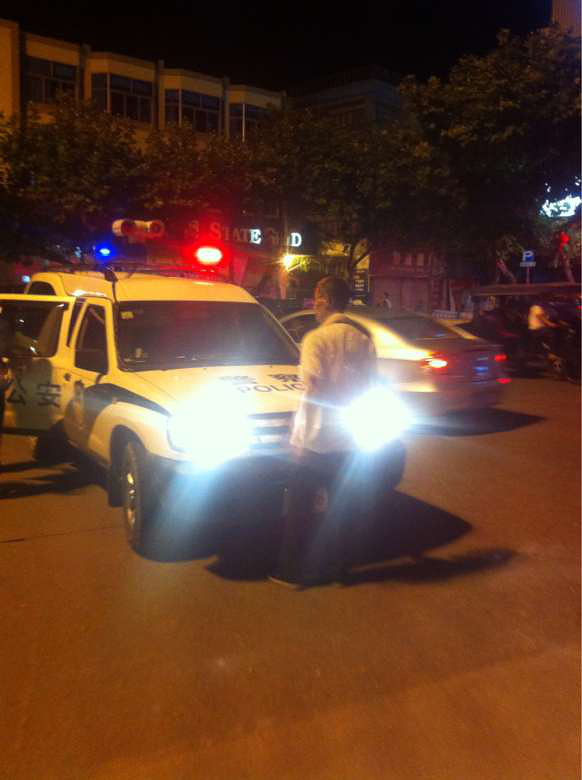 金清假交警拿刀查车-讲白搭-台州19楼