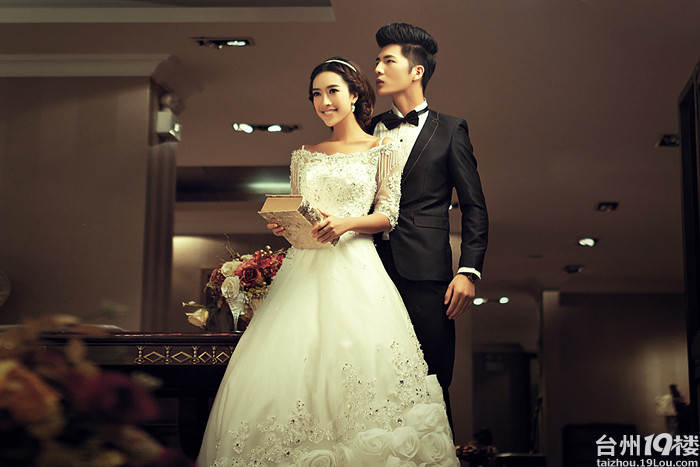 台州新新娘婚纱摄影给新娘穿抹胸婚纱支小窍门