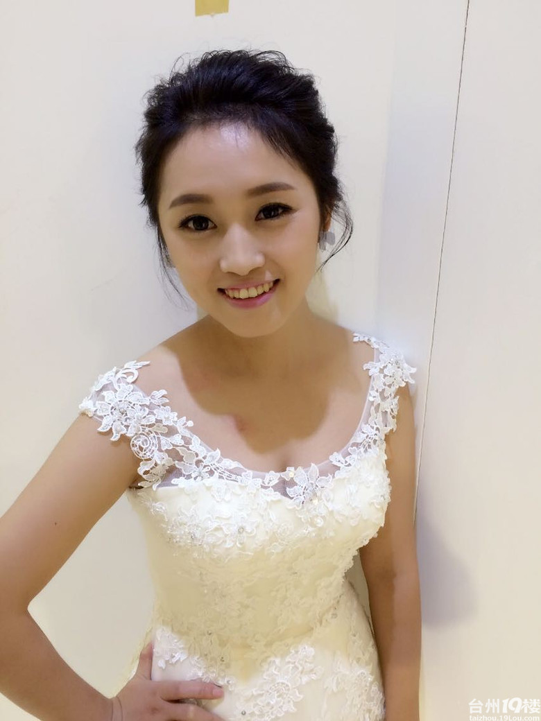 【我的试纱日记】 大脸四眼妹的婚纱梦~-试纱