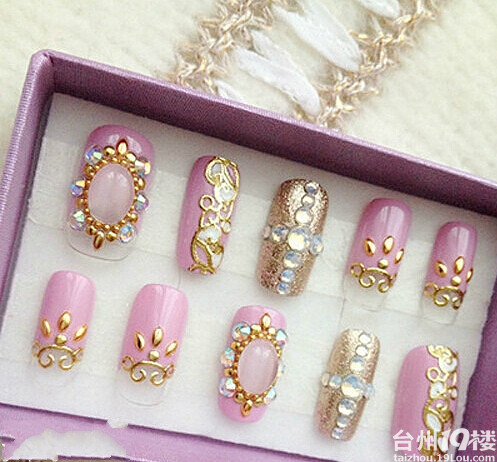 结婚必备,美甲、胸贴,还有羞羞滴提臀神器,扁平