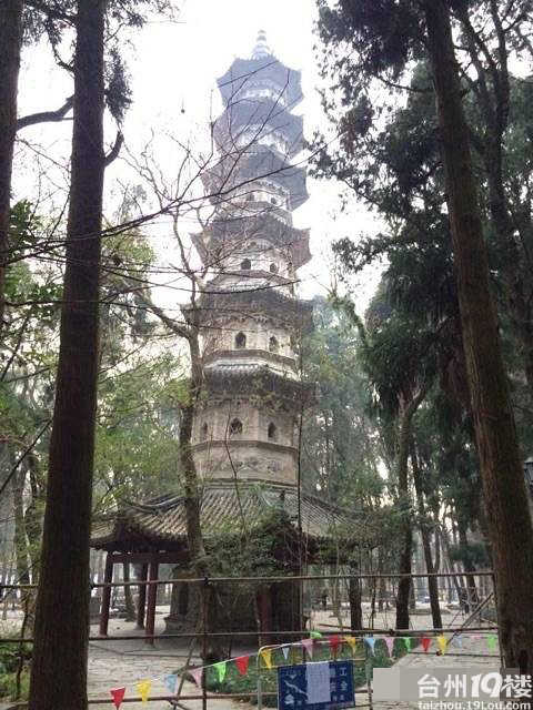 黄岩九峰公园的瑞隆感应塔倾斜了