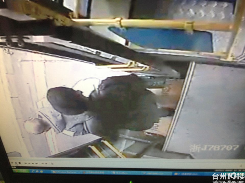 昨天上午在黄岩西站开往江口的216公交车上遗
