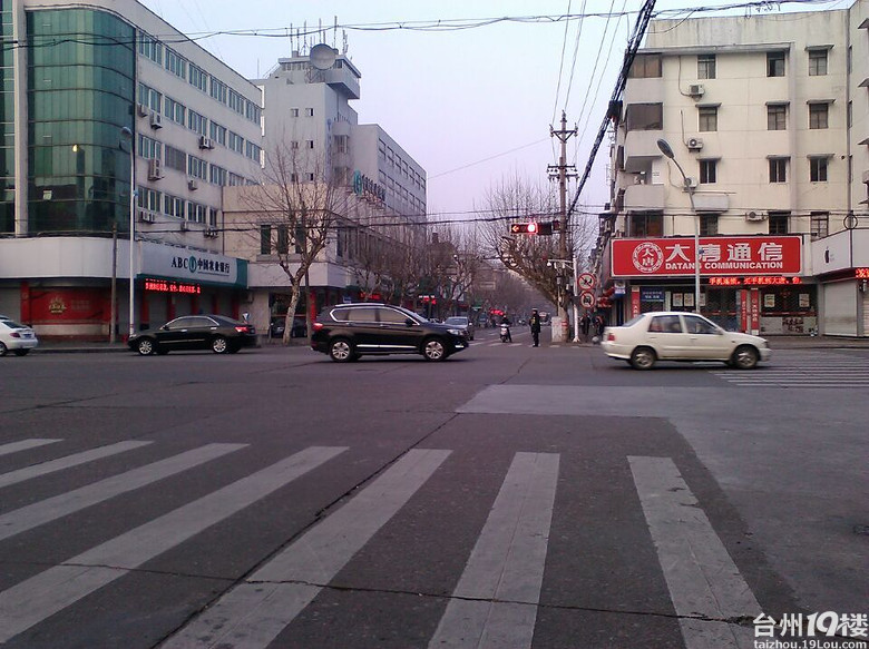 红十字'救'在身边一一百场万人公益救护培训