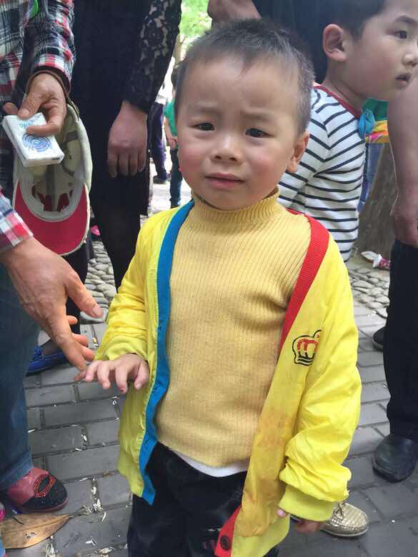 九峰黄岩蓝色一个小朋友走丢了!裤袜现在,-讲白公园视频就是图片