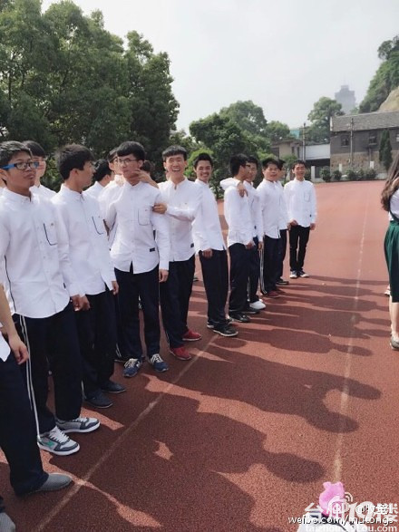 温岭泽国中学的毕业学生是这样打扮的-我听说