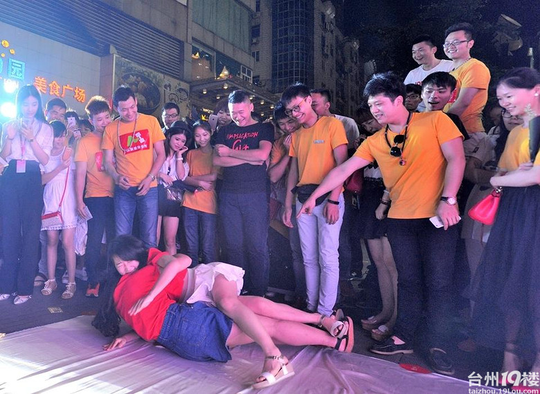 大家对金华街头出现520滚床单活动怎么看-我听