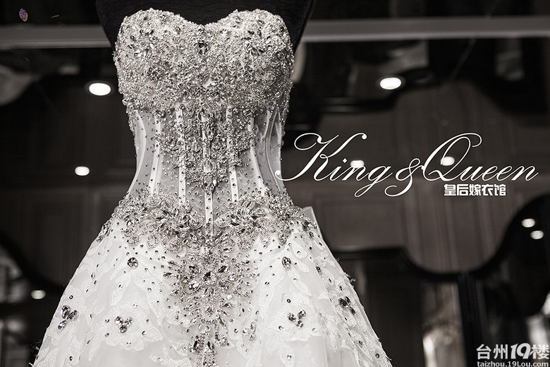 【KING&皇后嫁衣馆】浅V透纱抹胸款,展现你