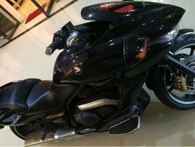 摩托车可以上帖吧。求图中本田哪款哈雷?好-拉