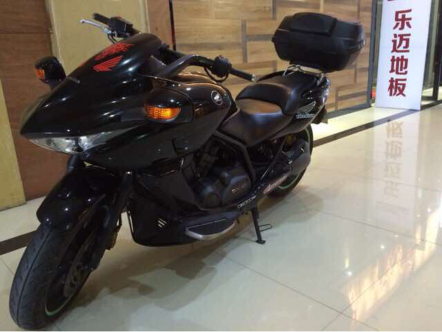 摩托车可以上帖吧。求图中本田哪款哈雷?好-拉