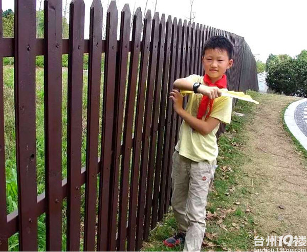 我的朋友,请你伸出援手!救救我的学生!一个生命的男生示爱向女生表情包图片