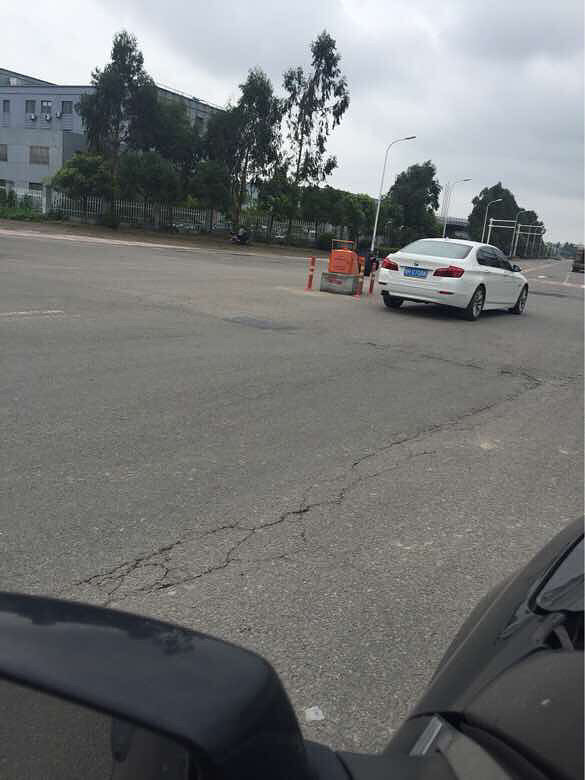 台州滨海工业园区,红绿灯也累了,热晕过去-讲白