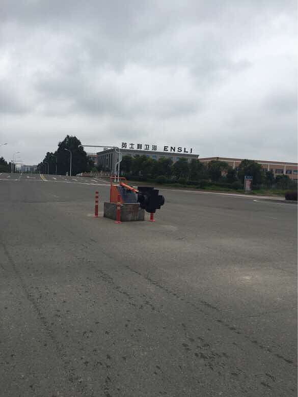 台州滨海工业园区,红绿灯也累了,热晕过去-讲白