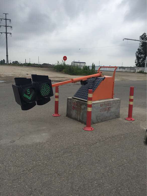 台州滨海工业园区,红绿灯也累了,热晕过去-讲白