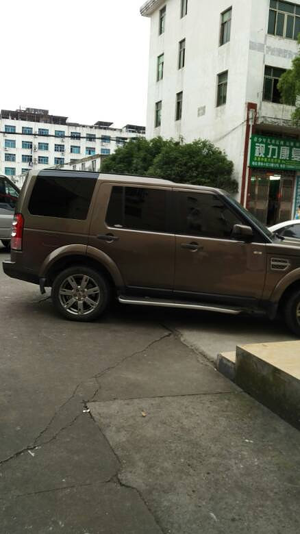 街拍第十八期这辆陆虎面包车一定很贵吧