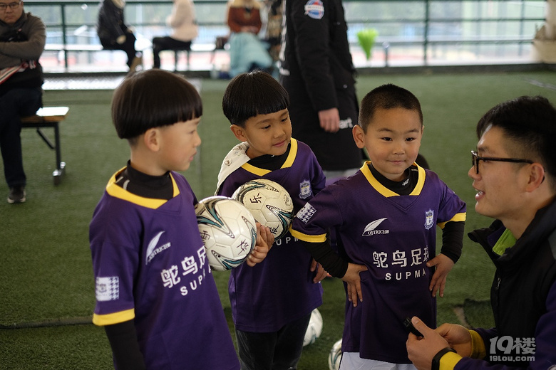 【鸵鸟足球】足球梦想从此起航,现在报名可免