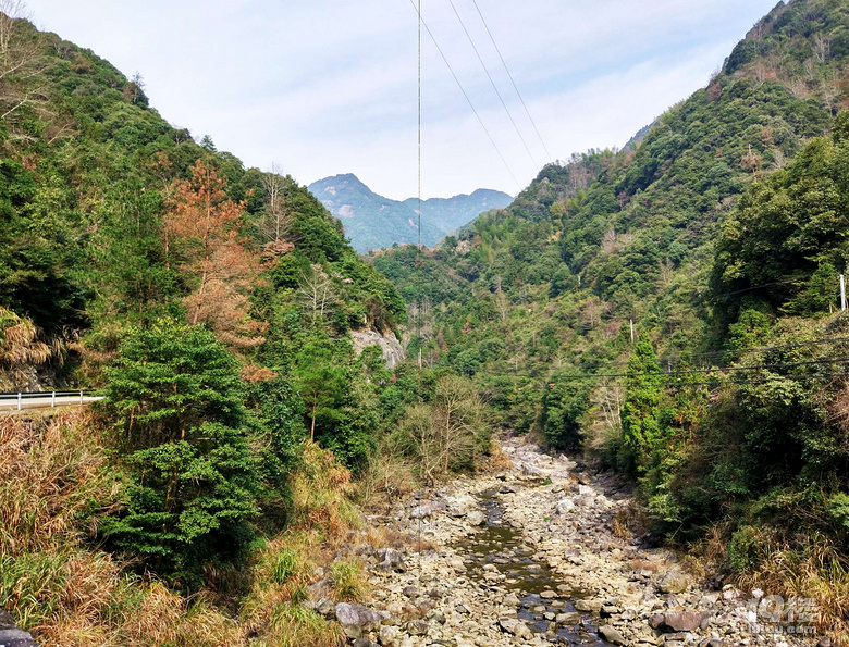 早春里的屿头乡山村