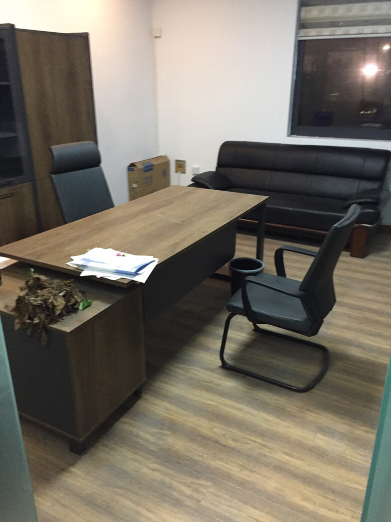 ����һ���칫�Ҿߺ��豸