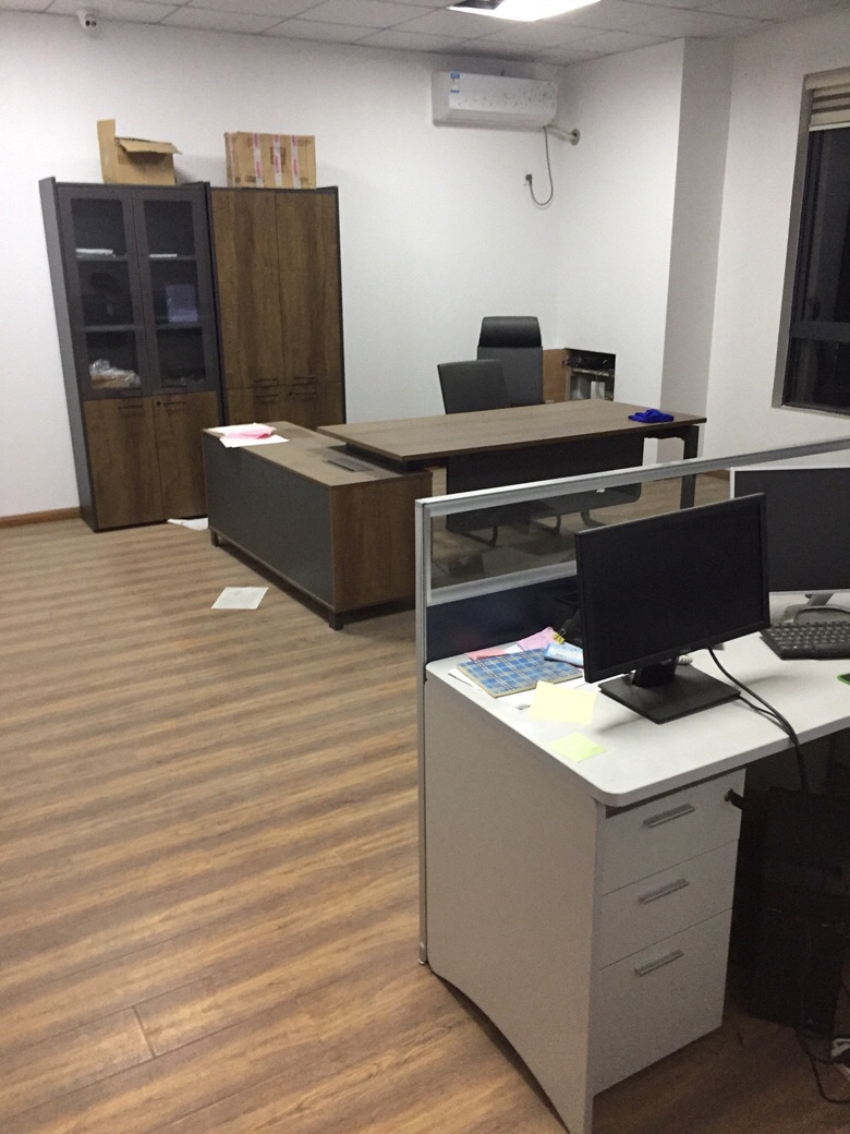 ����һ���칫�Ҿߺ��豸