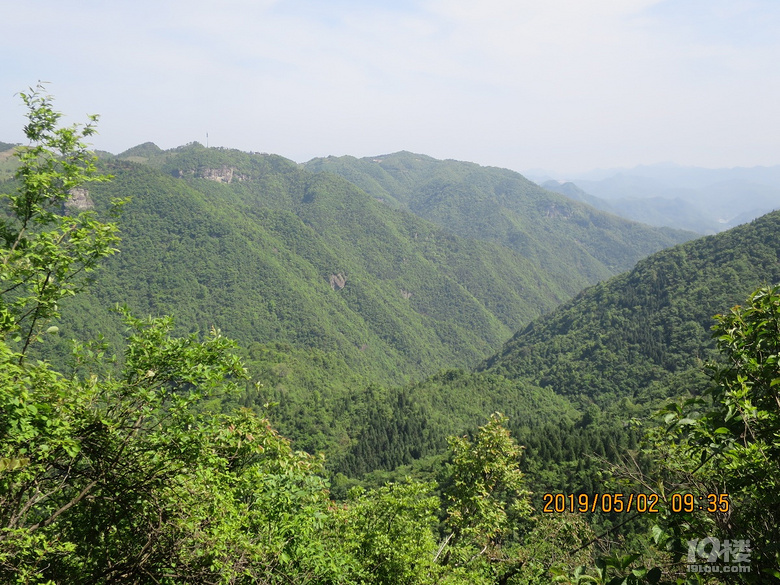 对面山景