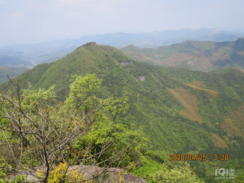 对面山景