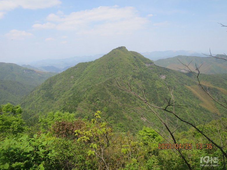 对面山景